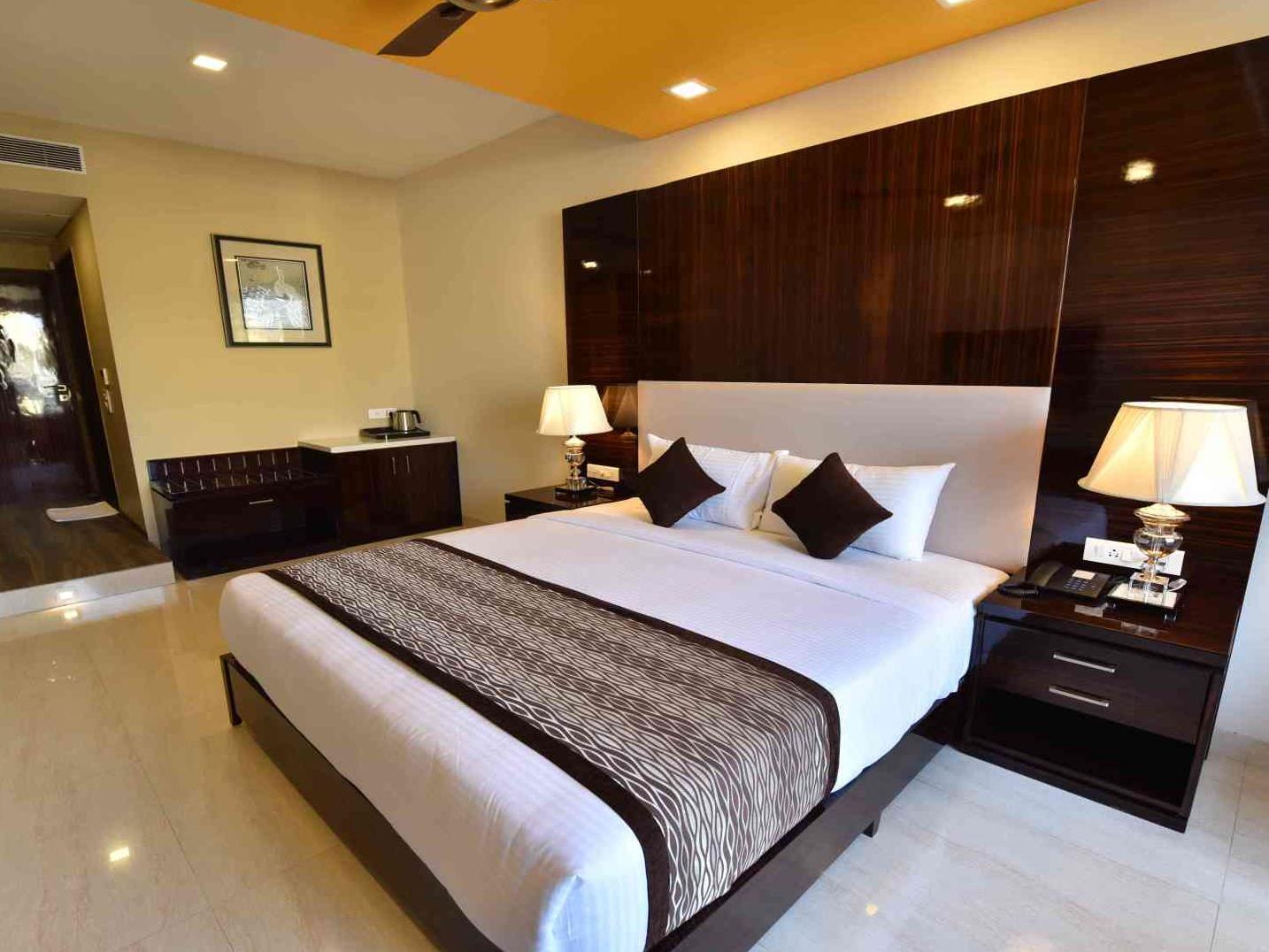 Executive, Suite, Balcony