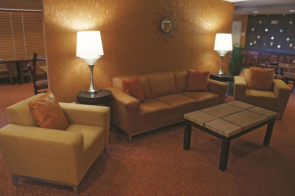 La Quinta Inn & Suites by Wyndham Bismarck 44/62
