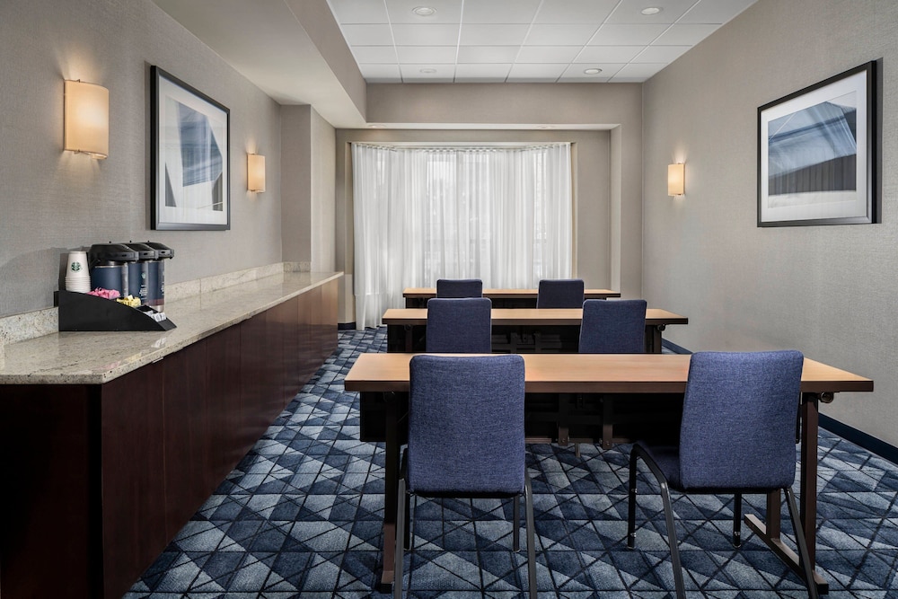 Courtyard By Marriott Butler Boulevard 37/43