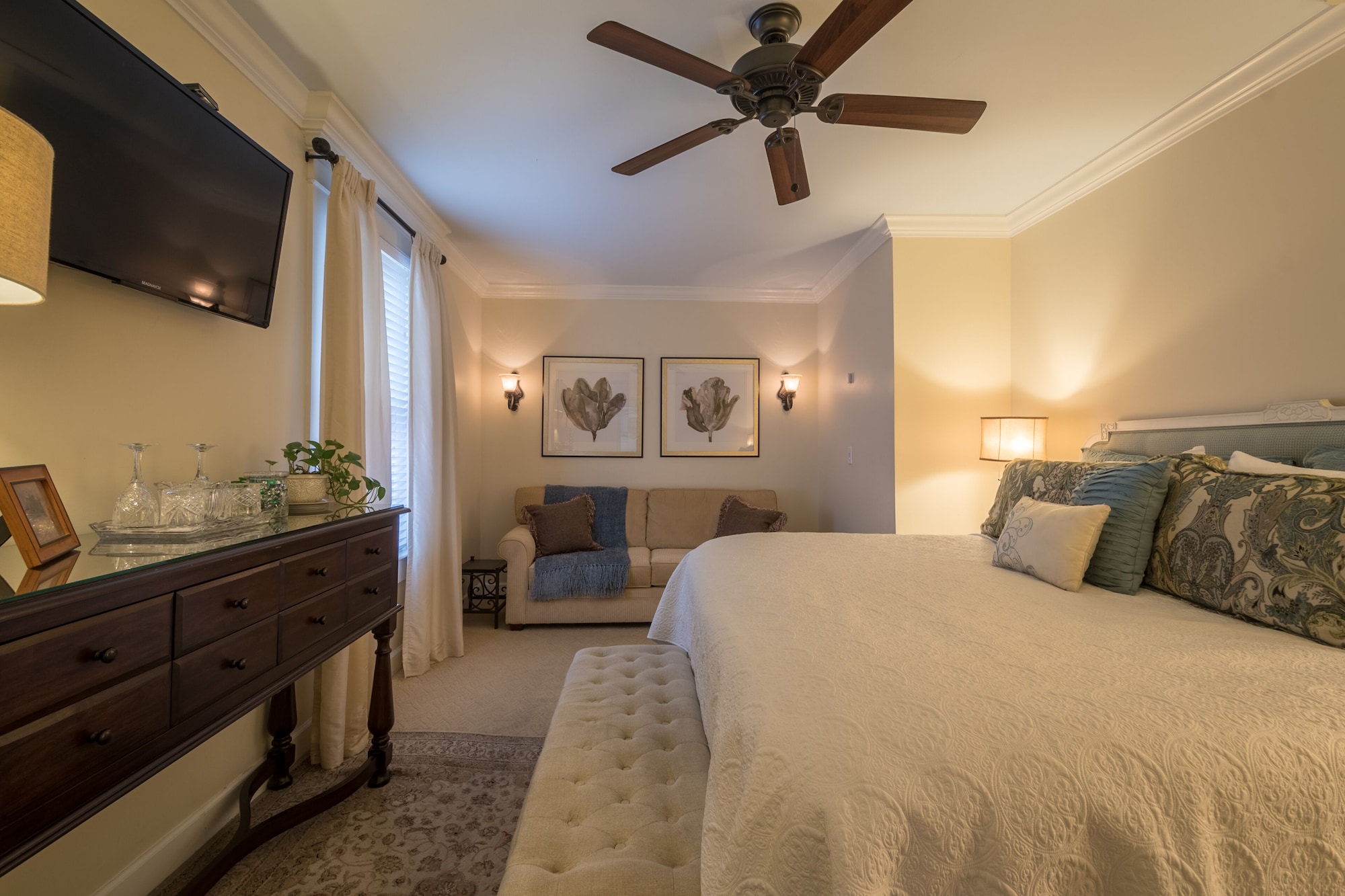 Bridge, Suite, King Bed, Sofa