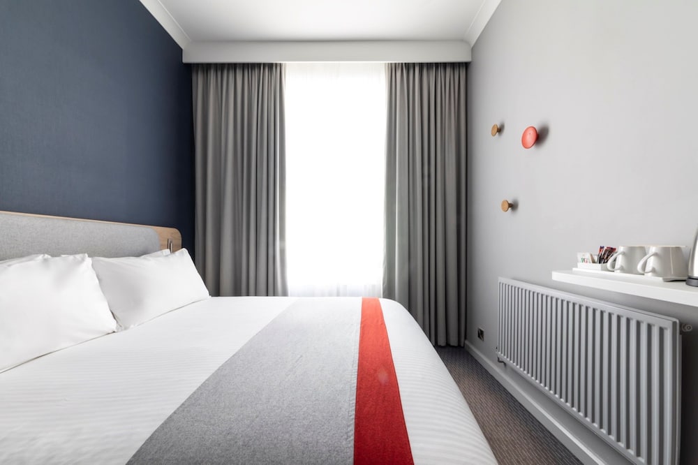 Holiday Inn Express London - Victoria by IHG 24/69