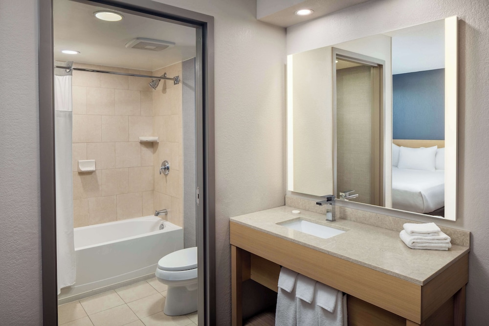 Hyatt Place Lake Mary Orlando North 51/53