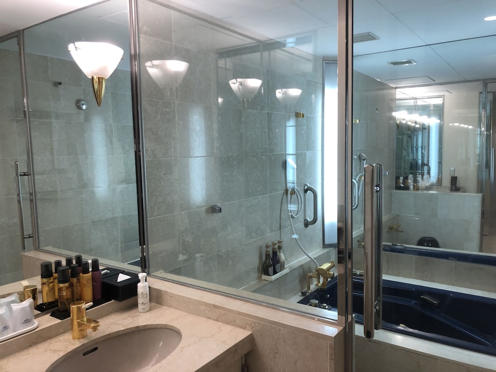 Executive, Twin Beds, Rembrandt Hotel Tokyo Machida 3/3