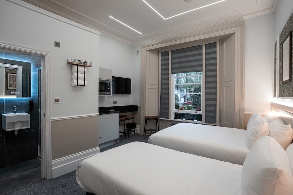 WHITELEAF HOTEL 10/50