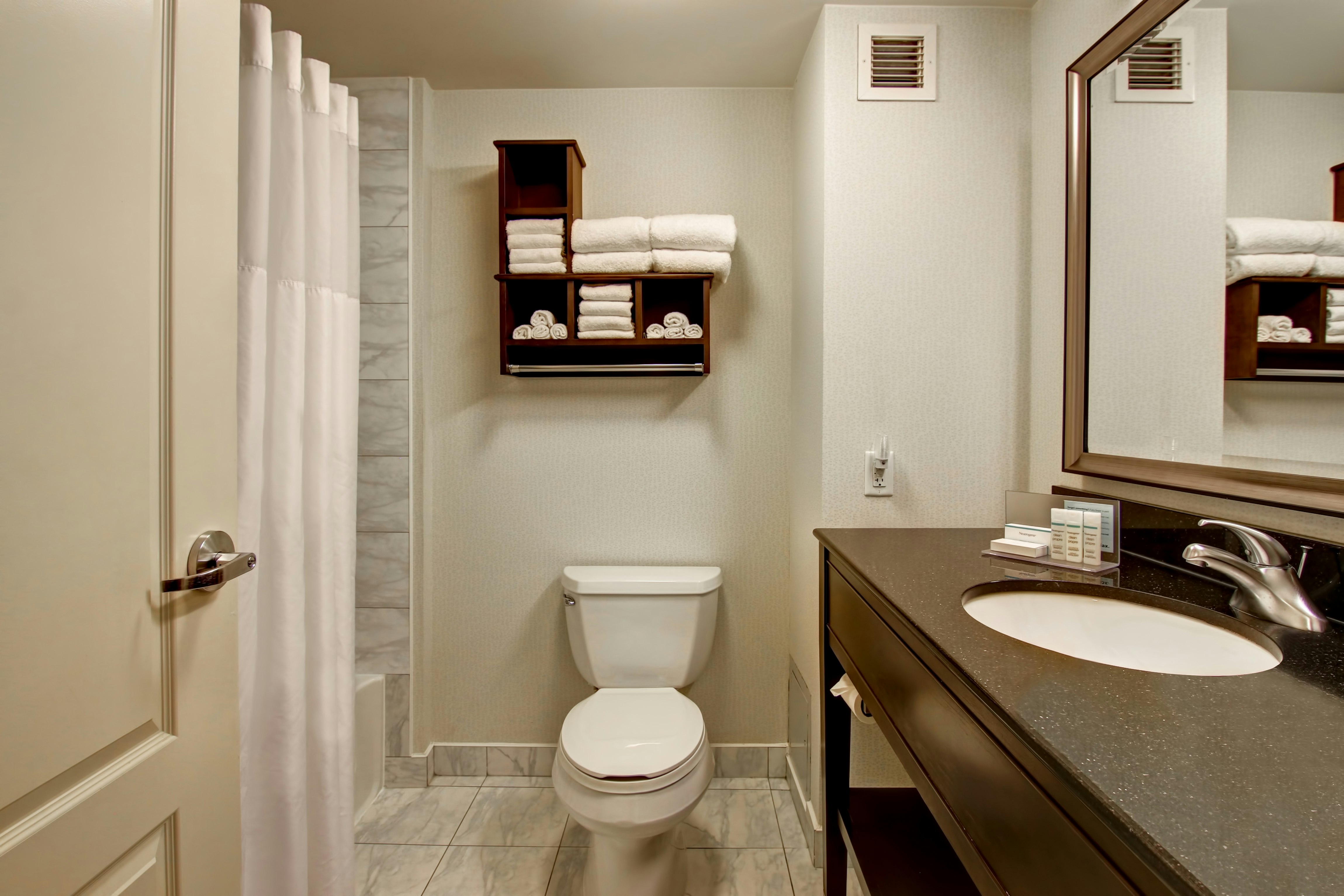 Hampton Inn by Hilton Toronto Airport Corporate Centre 46/49