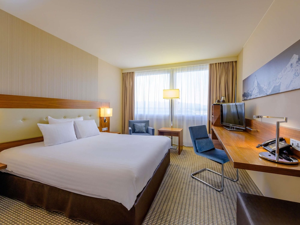 غرفة كلاسيكية بسرير كوين، Movenpick Hotel Geneva 9/10