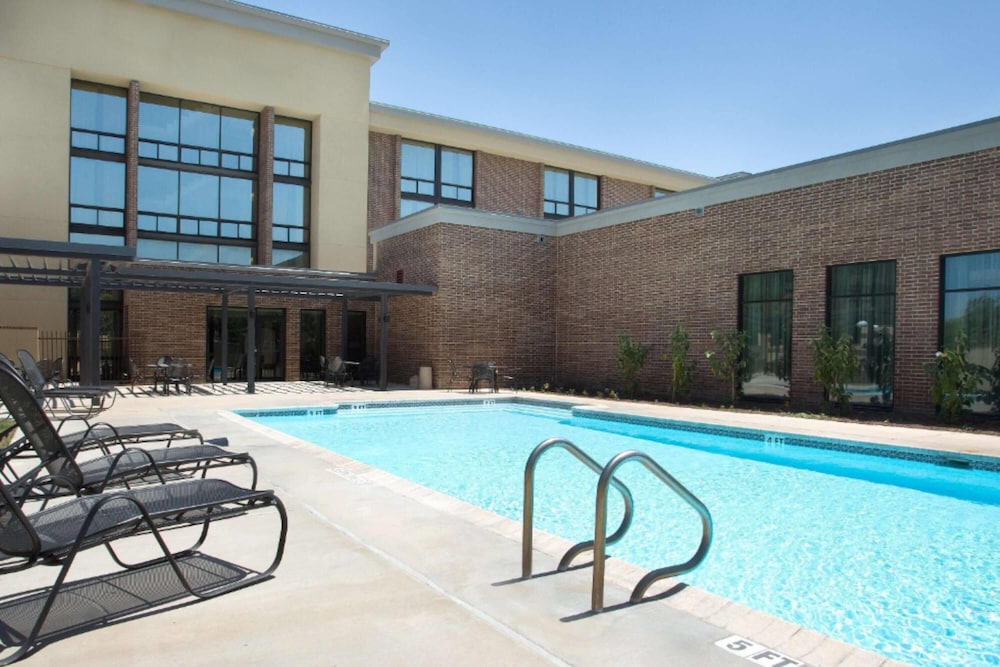 Heritage Inn Suites San Antonio Airpt, Trademark by Wyndham 56/60