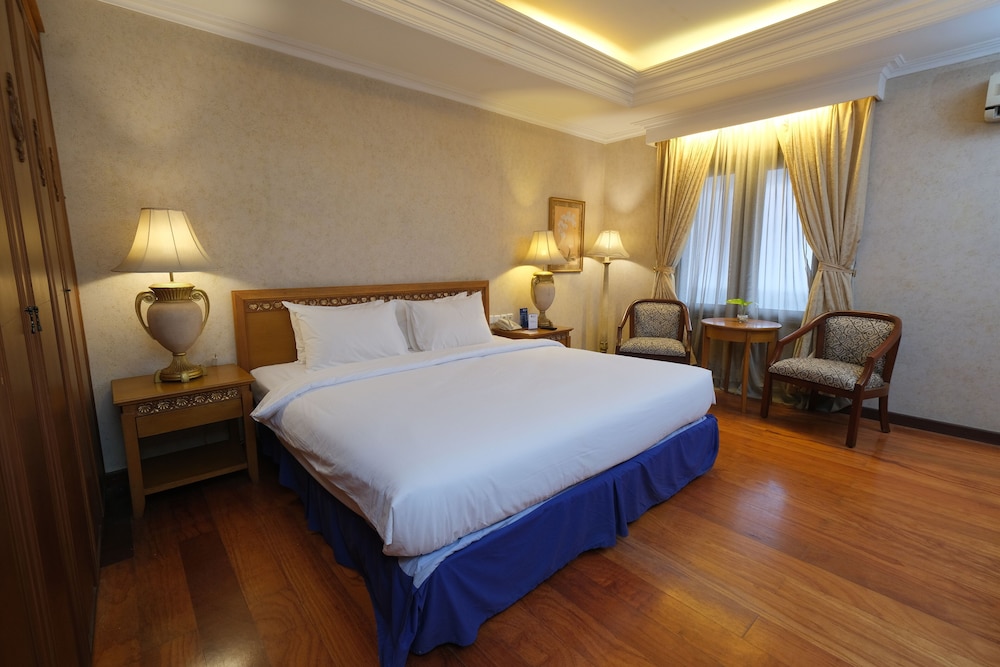 Grand Orchid Hotel 17/23