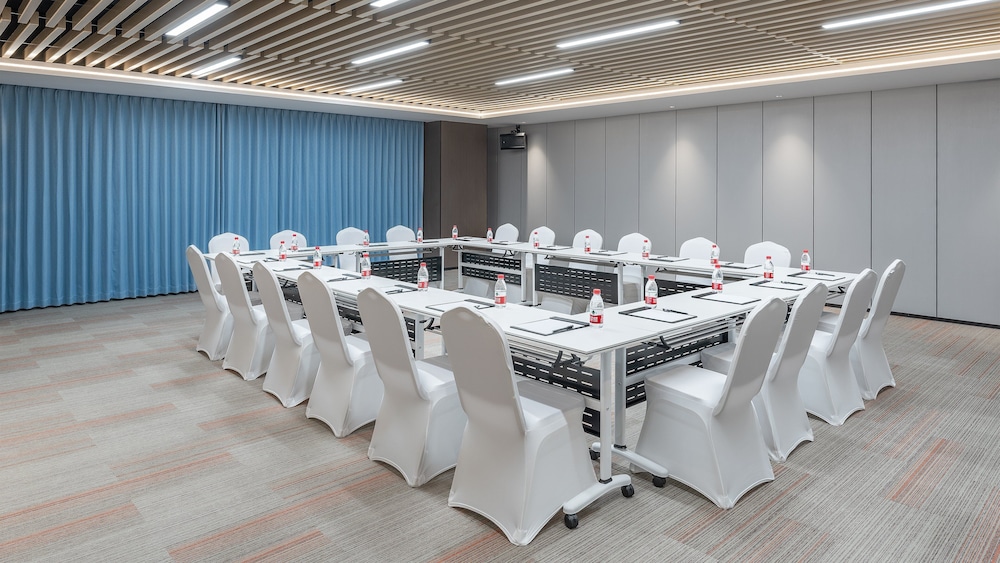Holiday Inn Express Quanzhou Taishang District 40/46