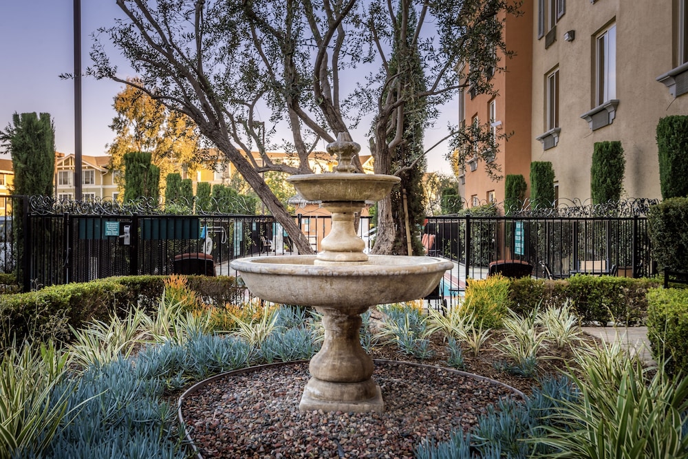 Ayres Hotel Seal Beach 8/36