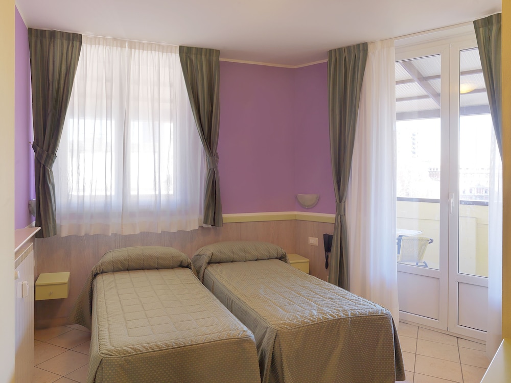 Hotel Arco Romana 5/20