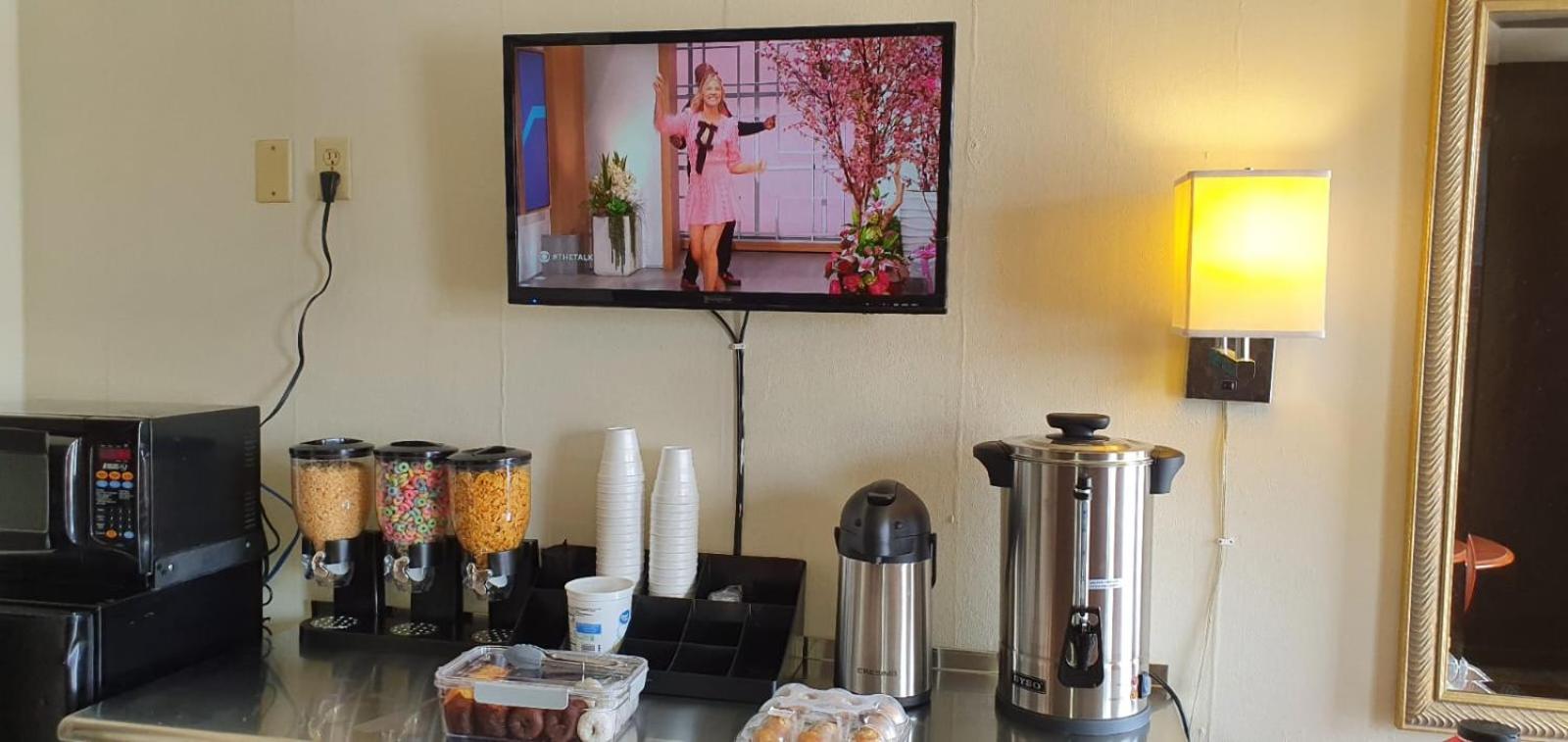 Country Club Inn &amp; Suites 22/51