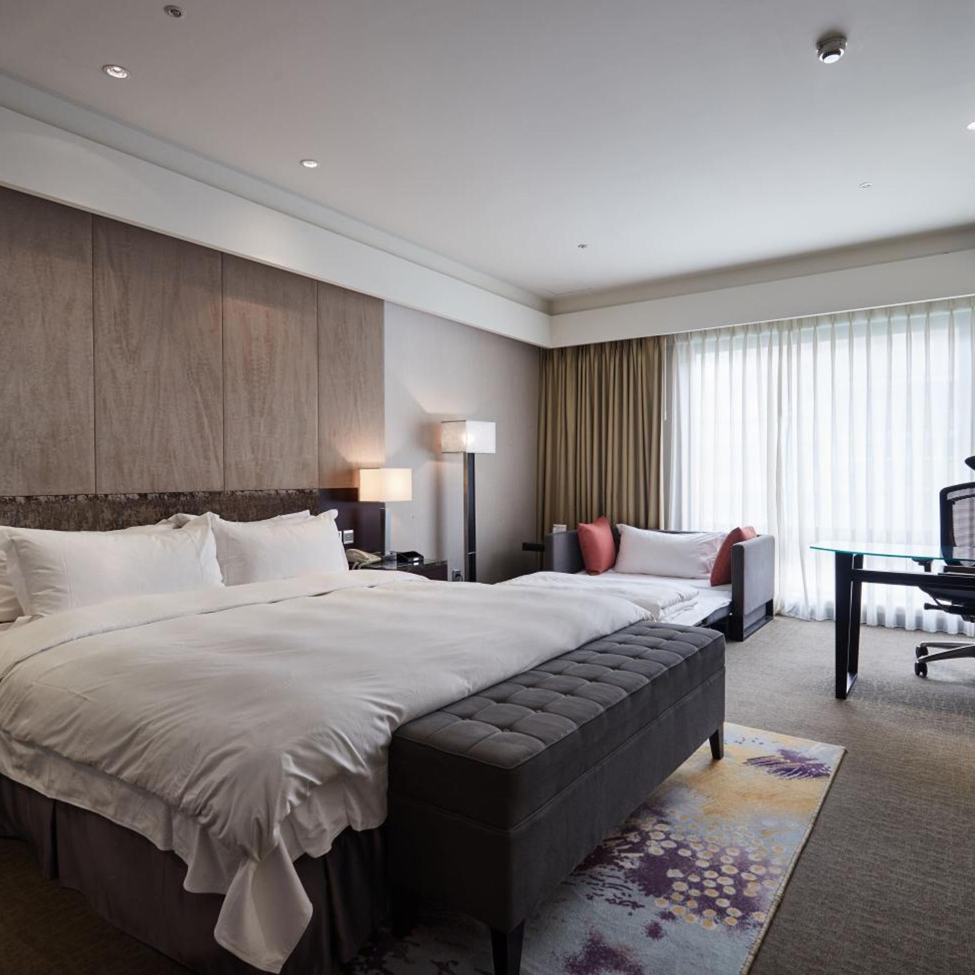 Executive, King Bed, Sofa