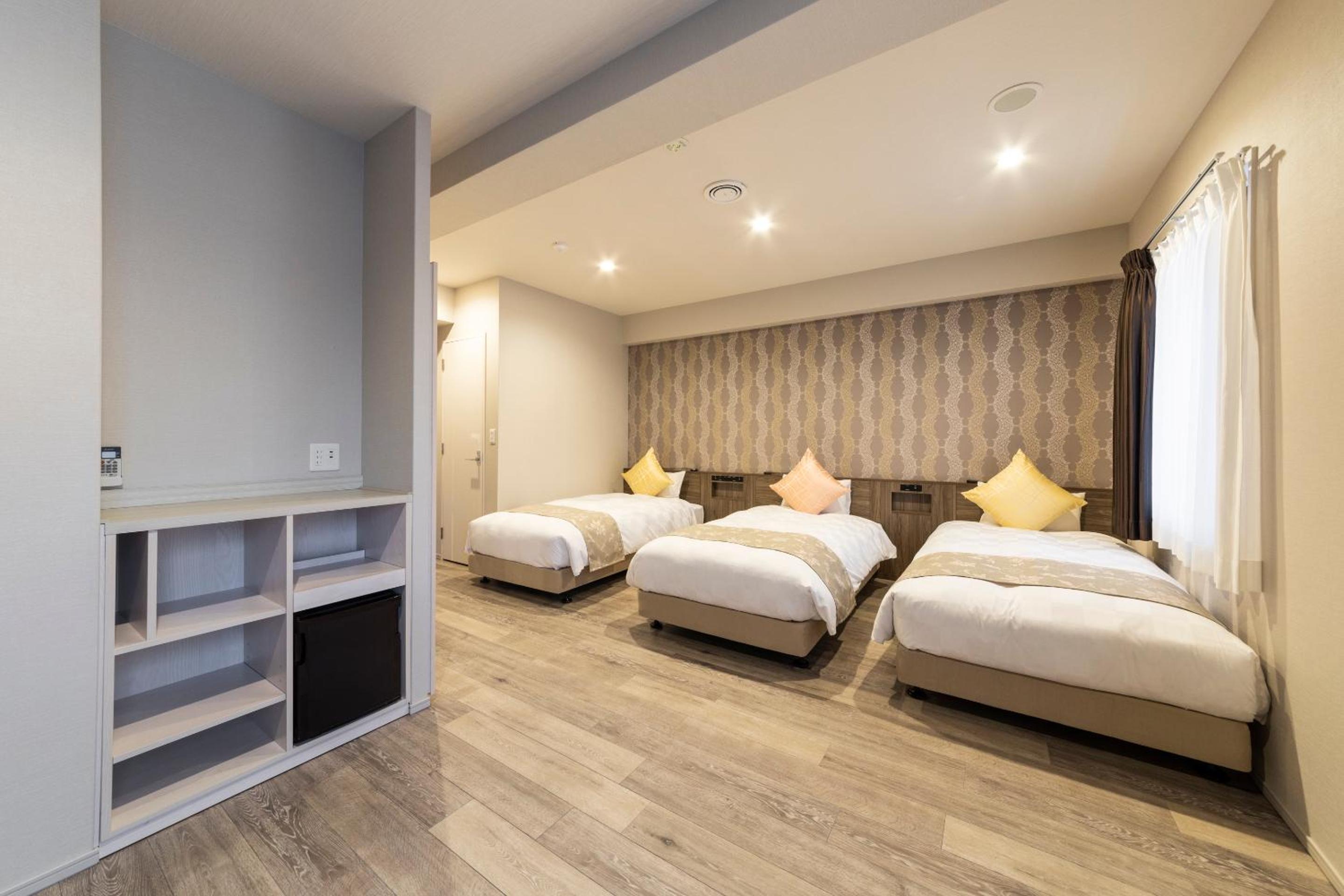 ROOM, TRIPLE