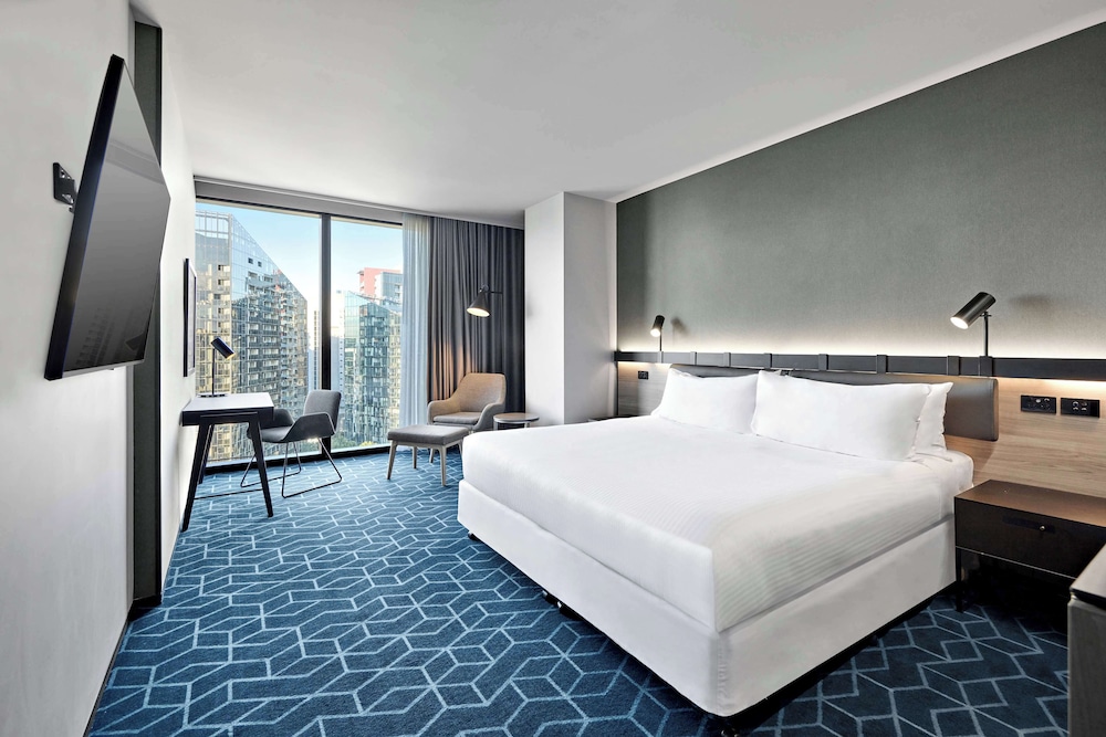PREMIER, KING BED, CITY VIEW