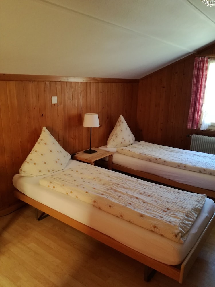 BASIC, 3 BEDS, SHARED BATHROOM
