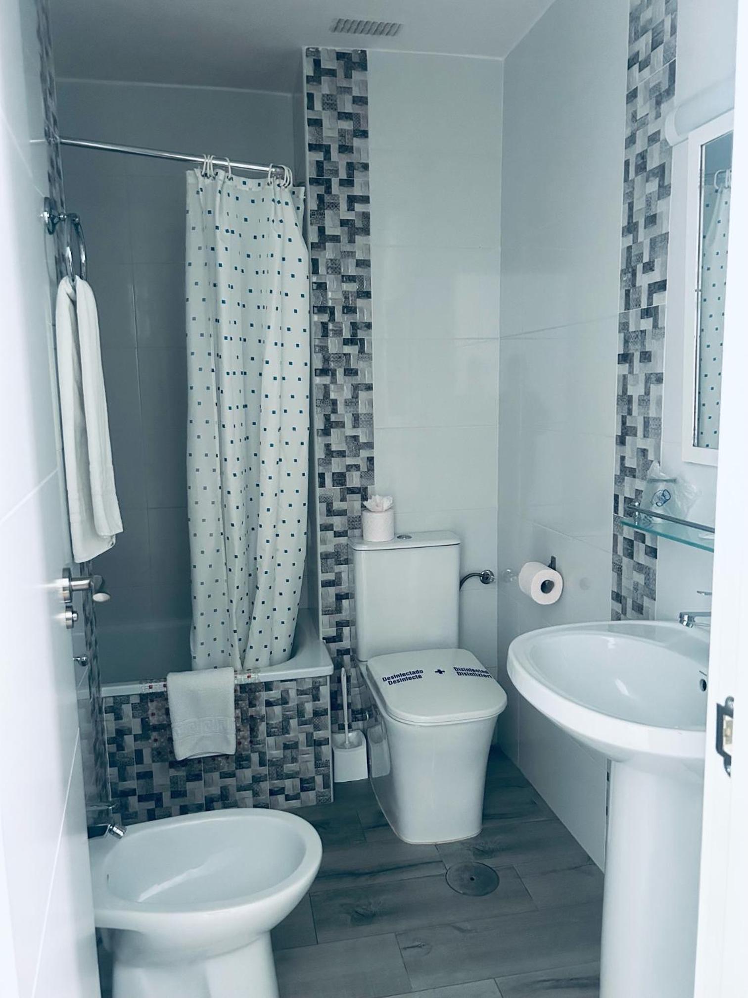 Room, Single