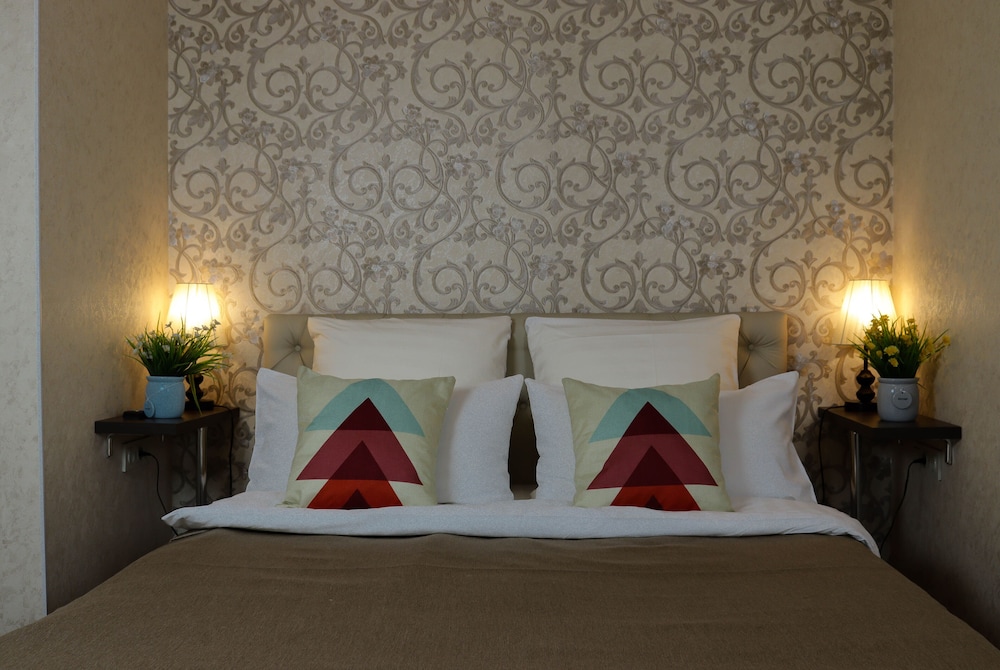 LUXURY, SUITE