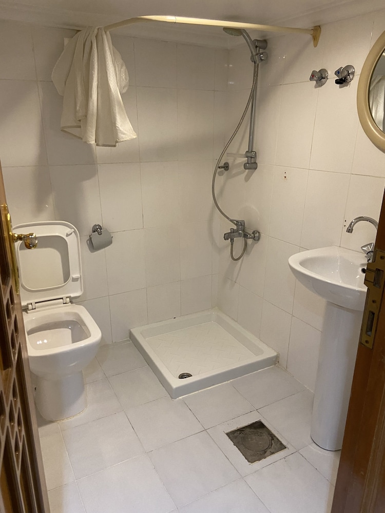 Kuwait Palace Hotel Apartment 66/66