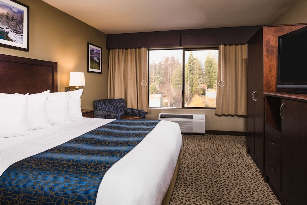 The Pine Lodge on Whitefish River 15/54