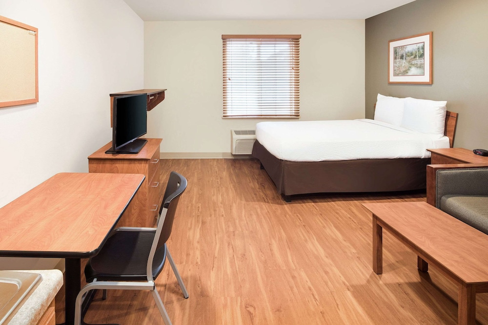 WoodSpring Suites Columbus NE I-270 Airport 23/38