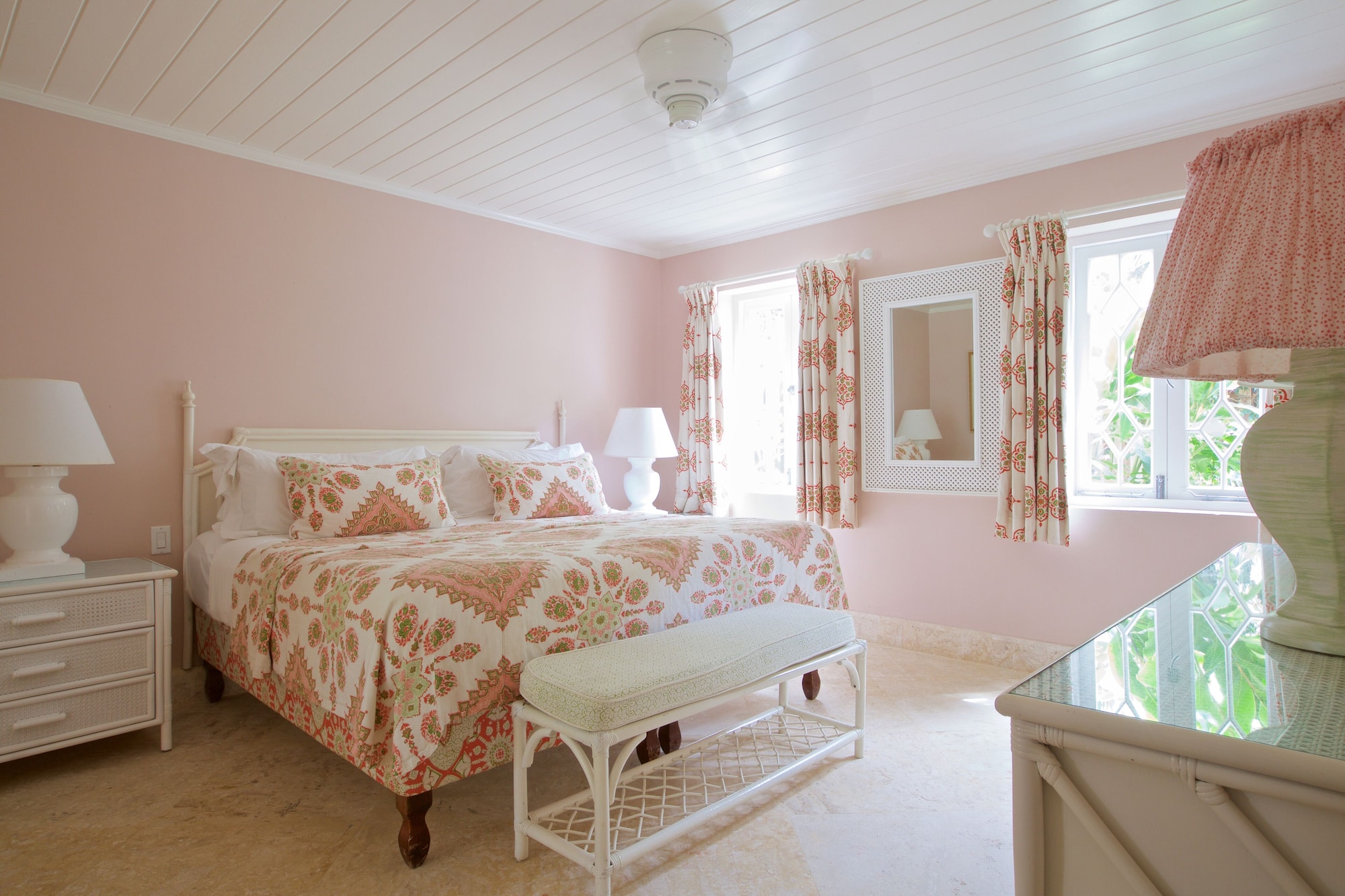 Upper, Circle, Suite, King Bed
