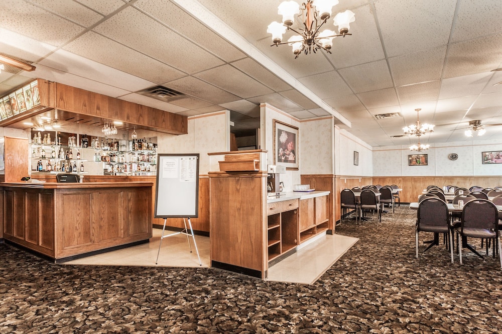 Moosejaw Inn 6/32