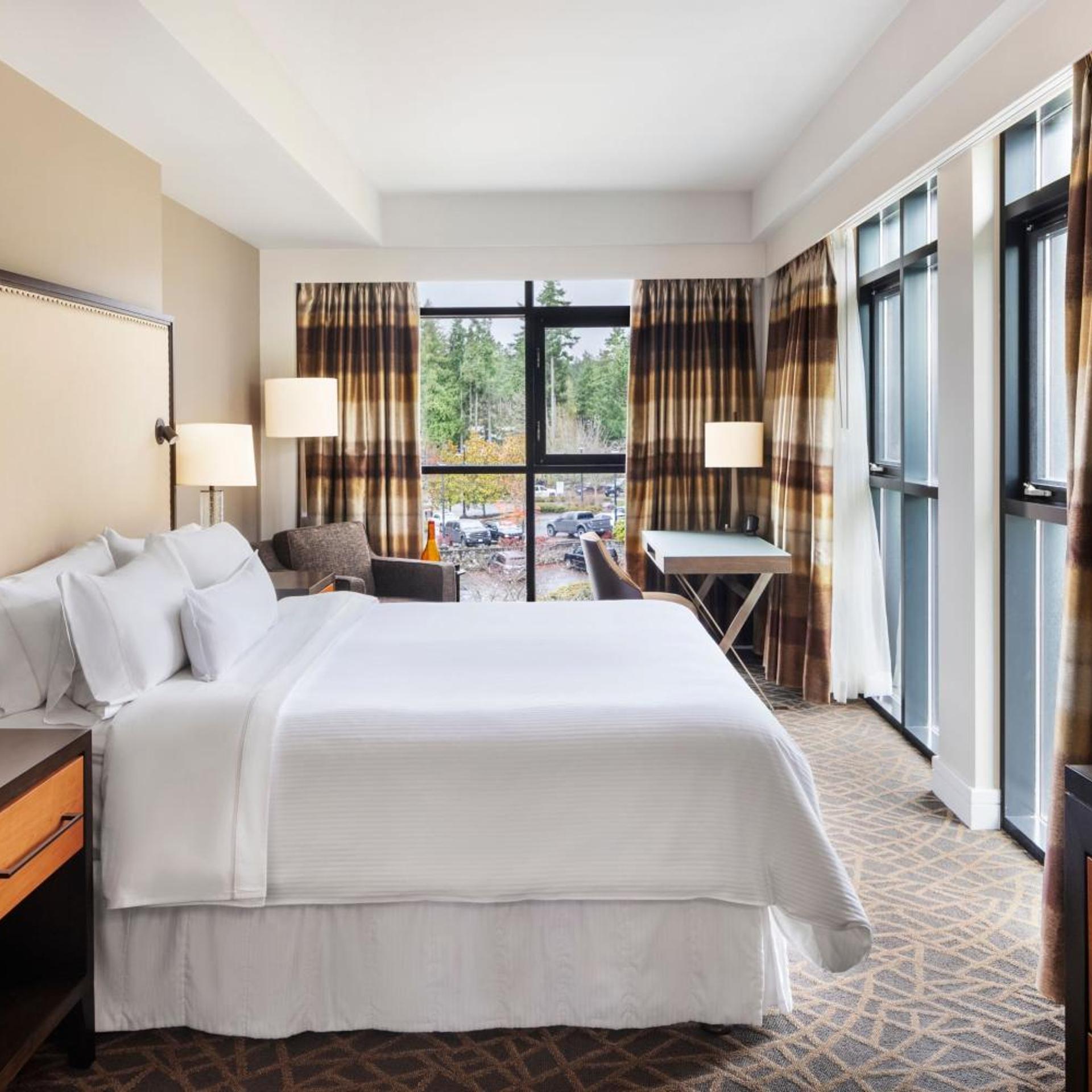 1 Bedroom, 2 Rooms, Club House, Suite, King Bed, Resort View, Corner