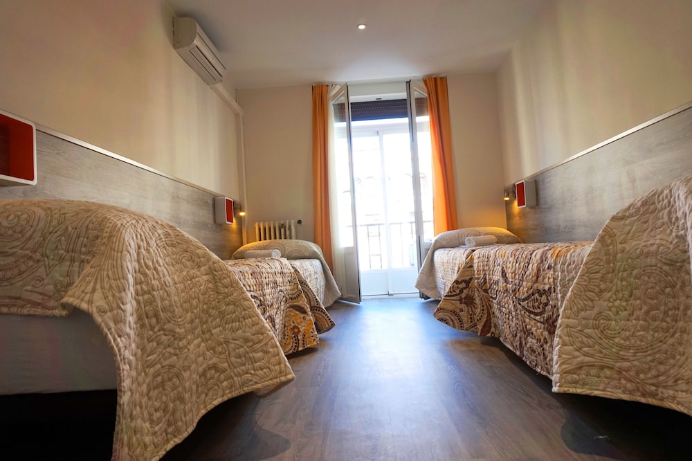 Mucho Madrid Hostel 28/49