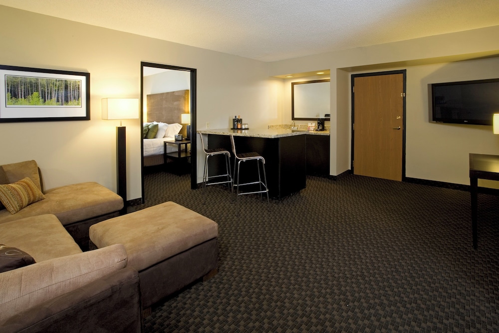 HYATT REGENCY GREEN BAY 34/59