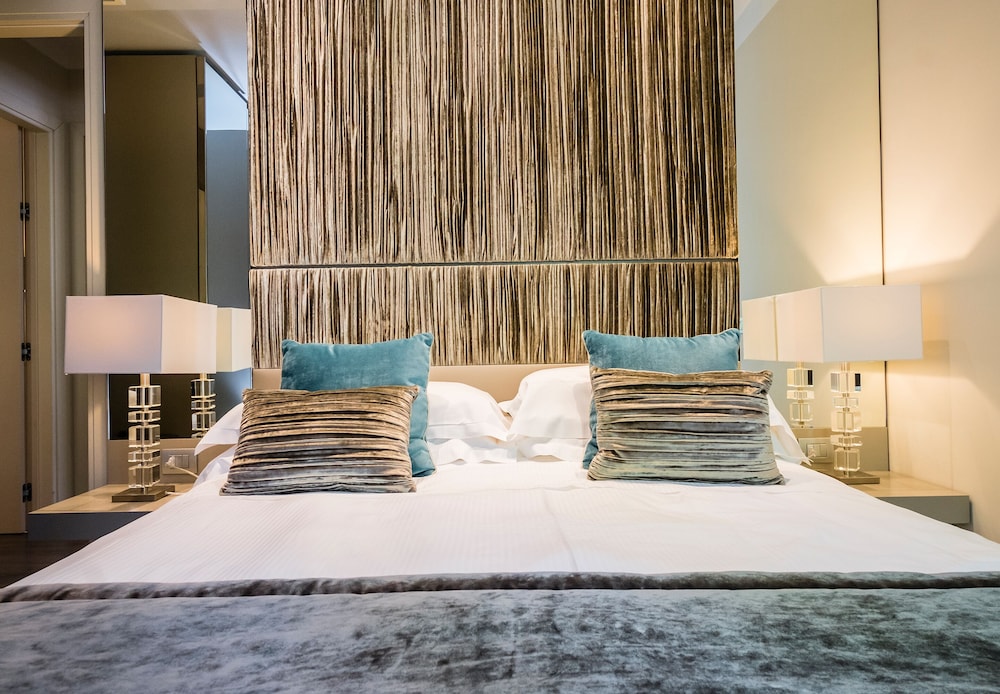 شقة فاخرة بسريرين كوين بغرفتي نوم مع أريكة، Residence Charming Apartments 10/10