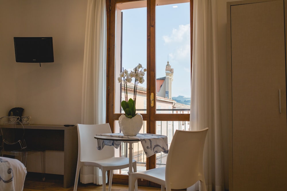 Albergo La Rocca 38/50