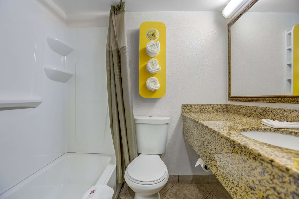Motel6 Jacksonville, NC 33/50