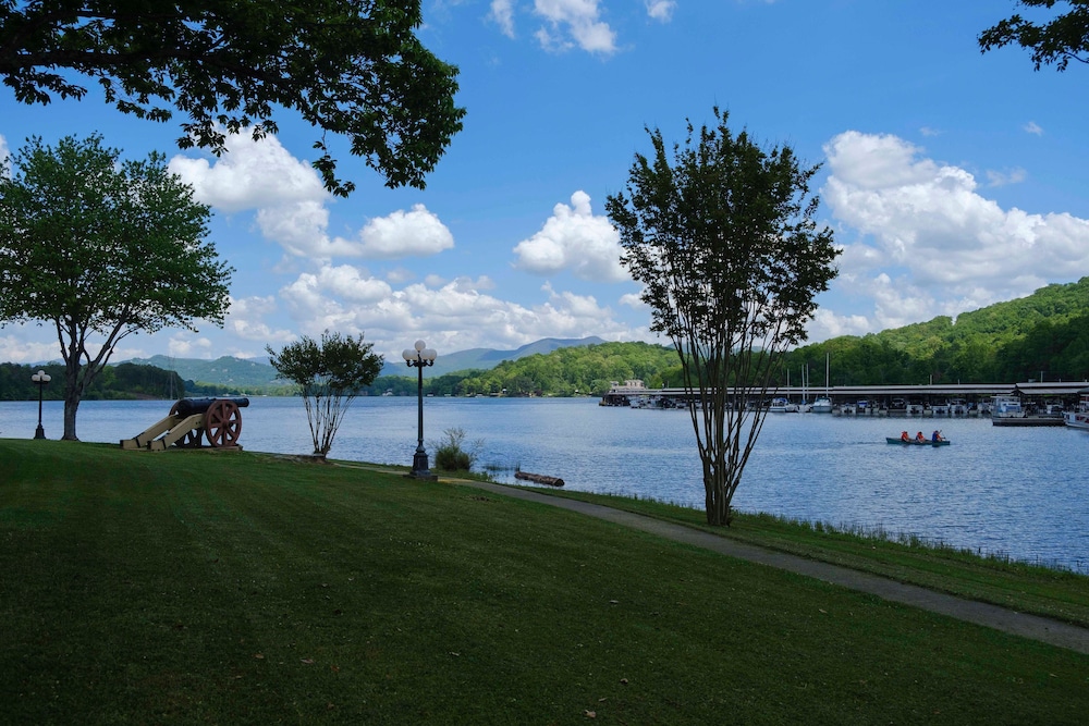 The Ridges Resort And Marina 58/66