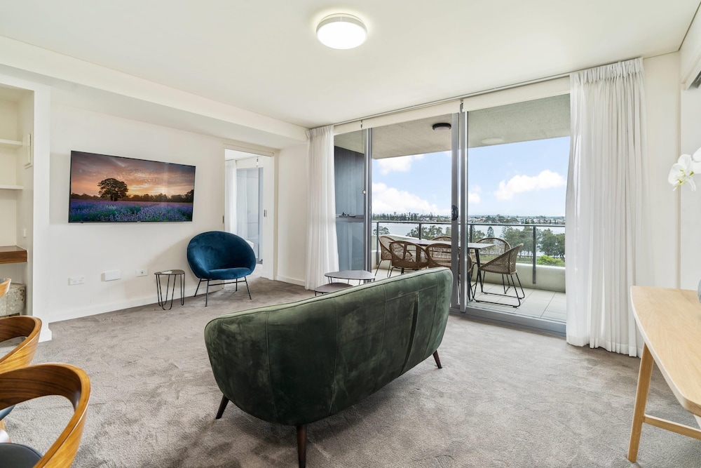 SUITE, QUEEN AND TWIN BEDS, HARBOUR VIEW