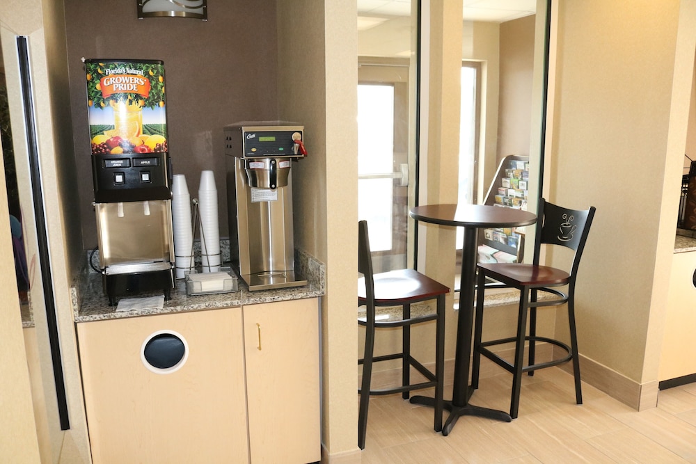 Super 8 by Wyndham Plattsburgh 28/38