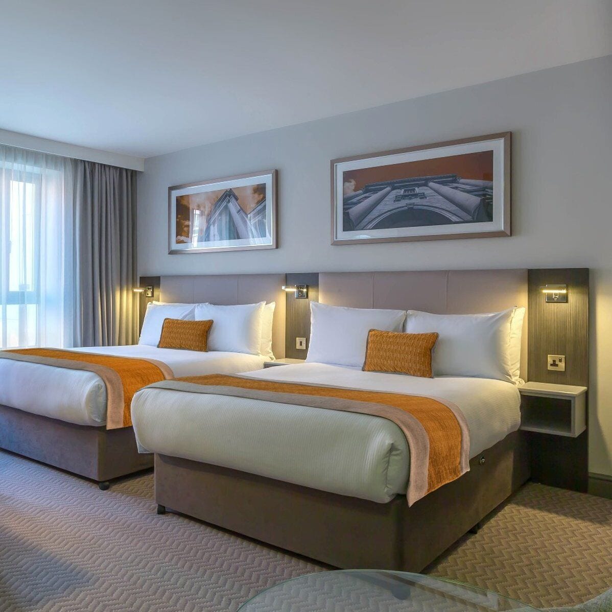 EXECUTIVE, 2 DOUBLE BEDS