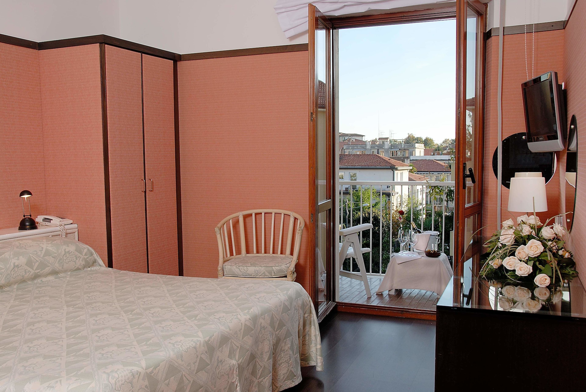 SUPERIOR, DOUBLE OR TWIN BED