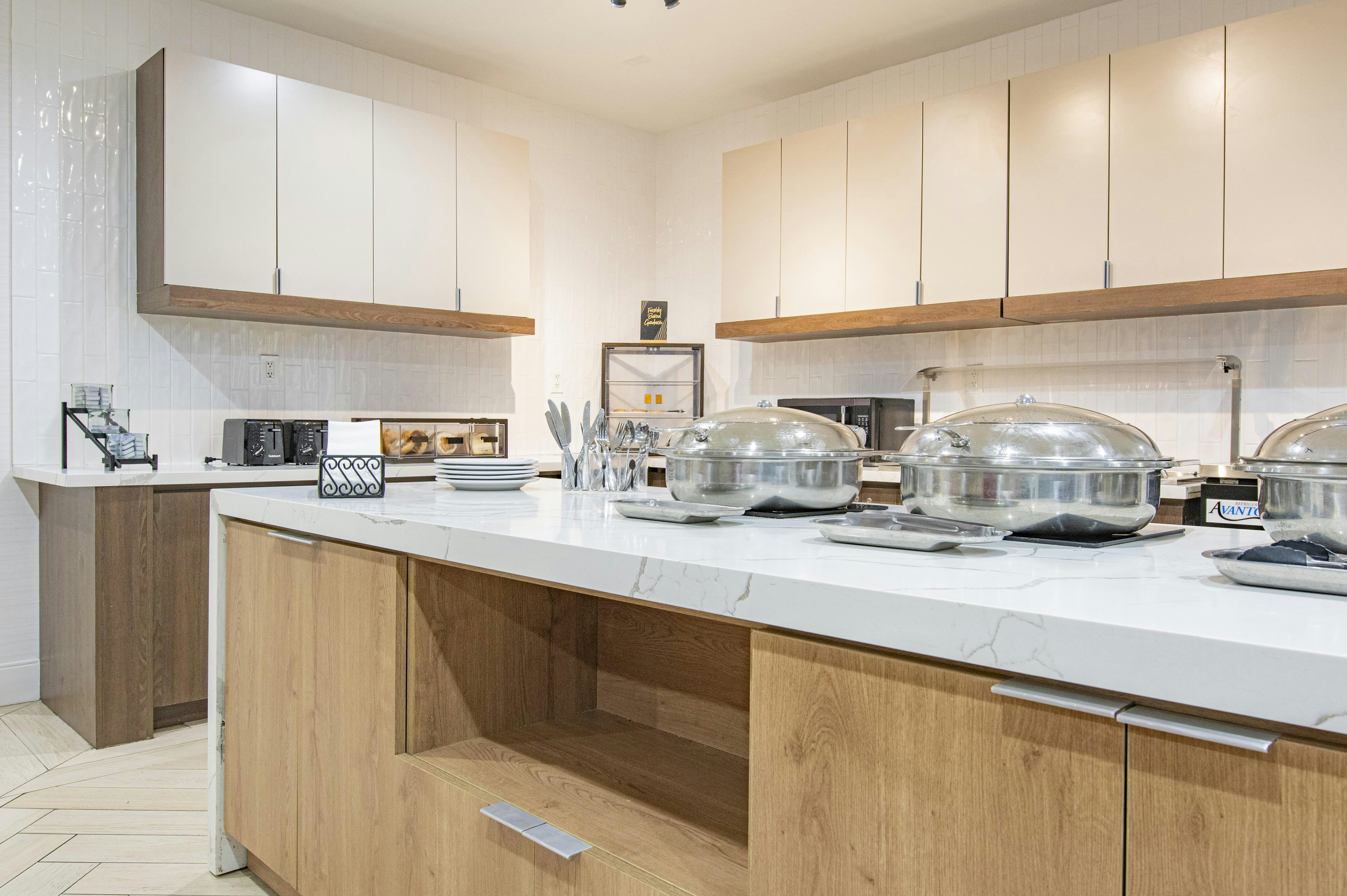 Staybridge Suites Lafayette Airport 62/63