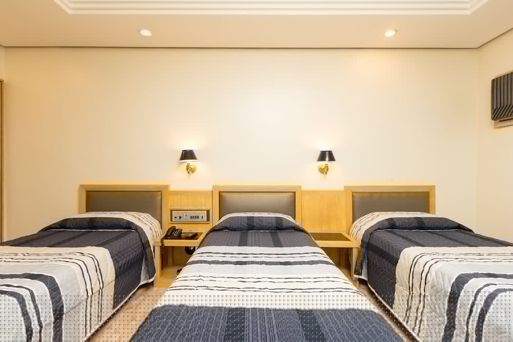 Hotel Columbia 4/43