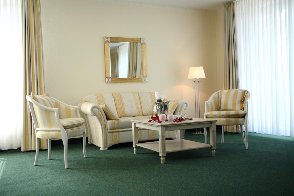 Maifeld Sport- Und Tagungshotel 36/50