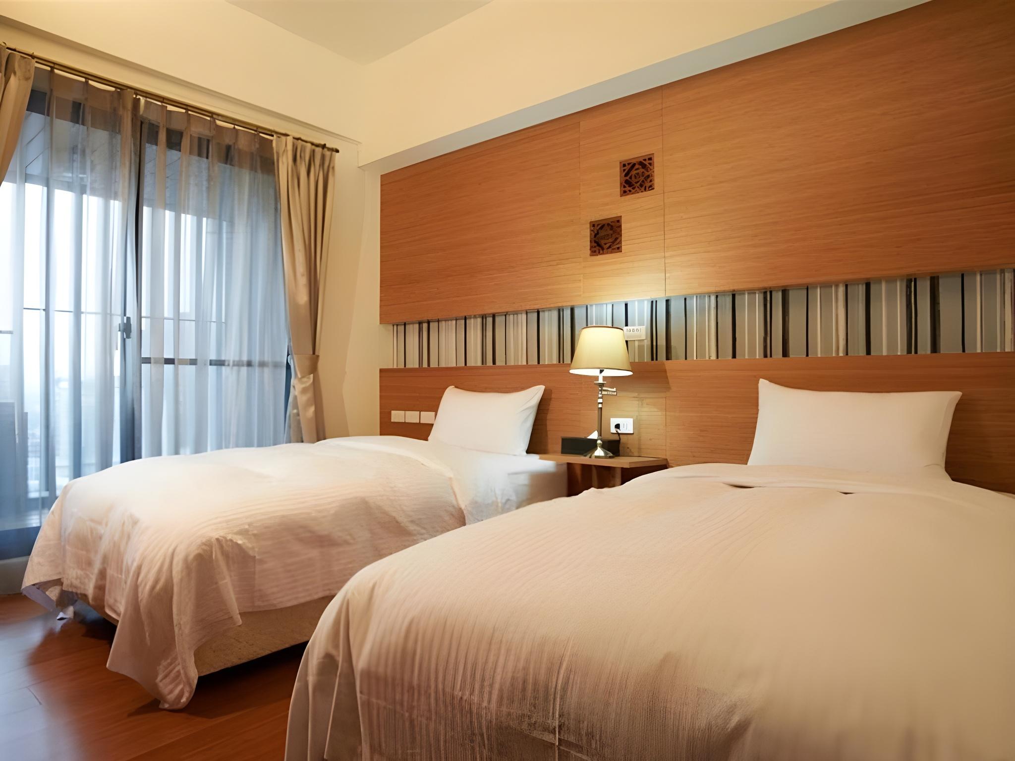 Executive, Triple, 1 King and 4 Single Beds