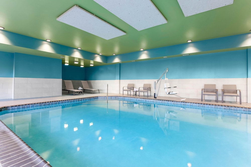 Holiday Inn Express & Suites Chicago O'hare Airport 35/60
