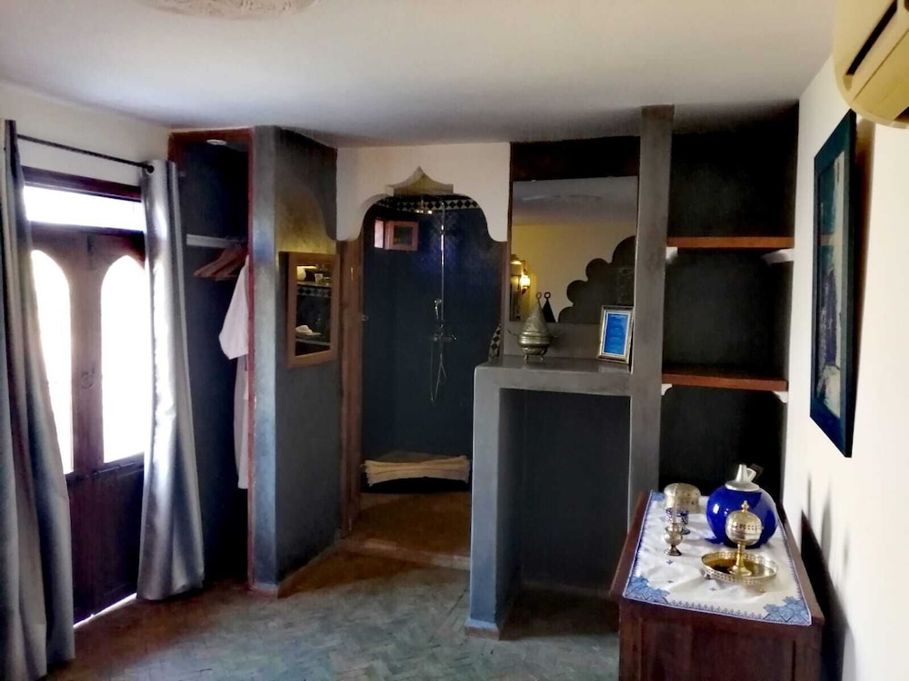 RIAD TARA 12/77