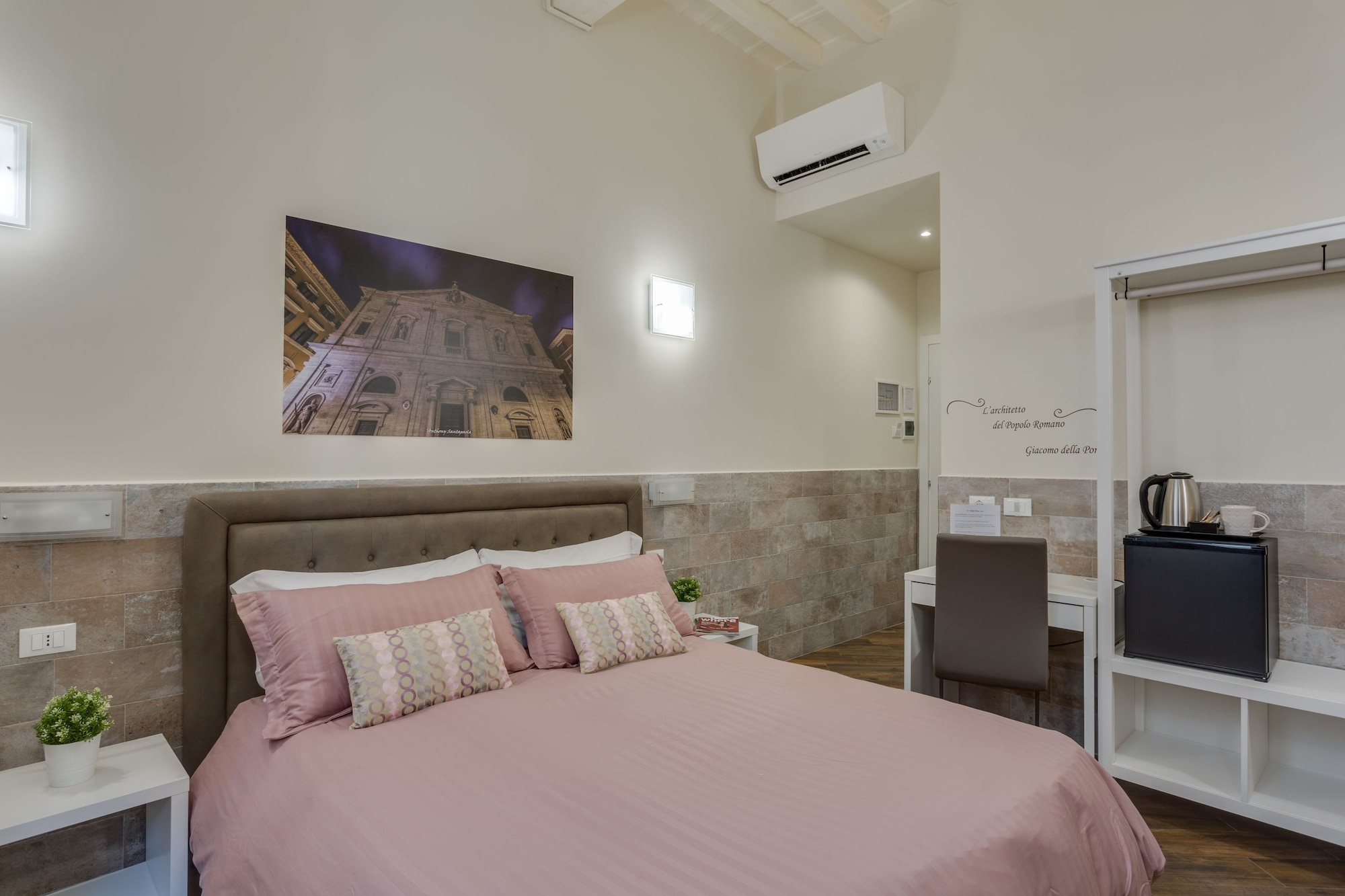 DELUXE, DOUBLE BED