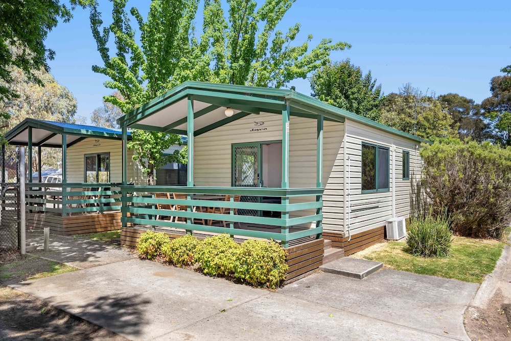 EUREKA STOCKADE HOLIDAY PARK 9/80