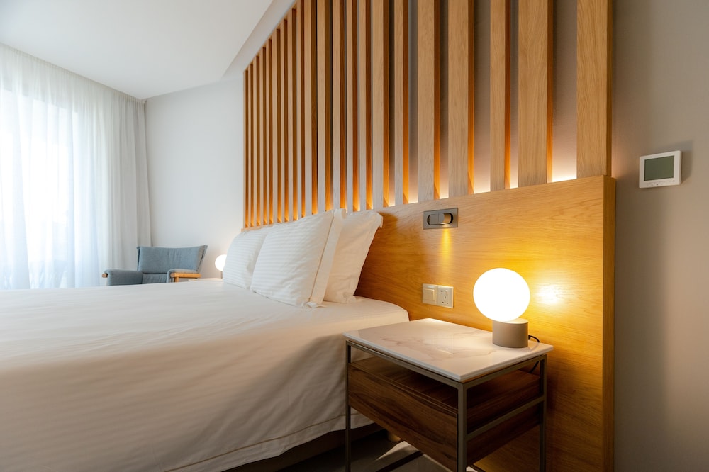 Golden Bay Beach Hotel 8/50