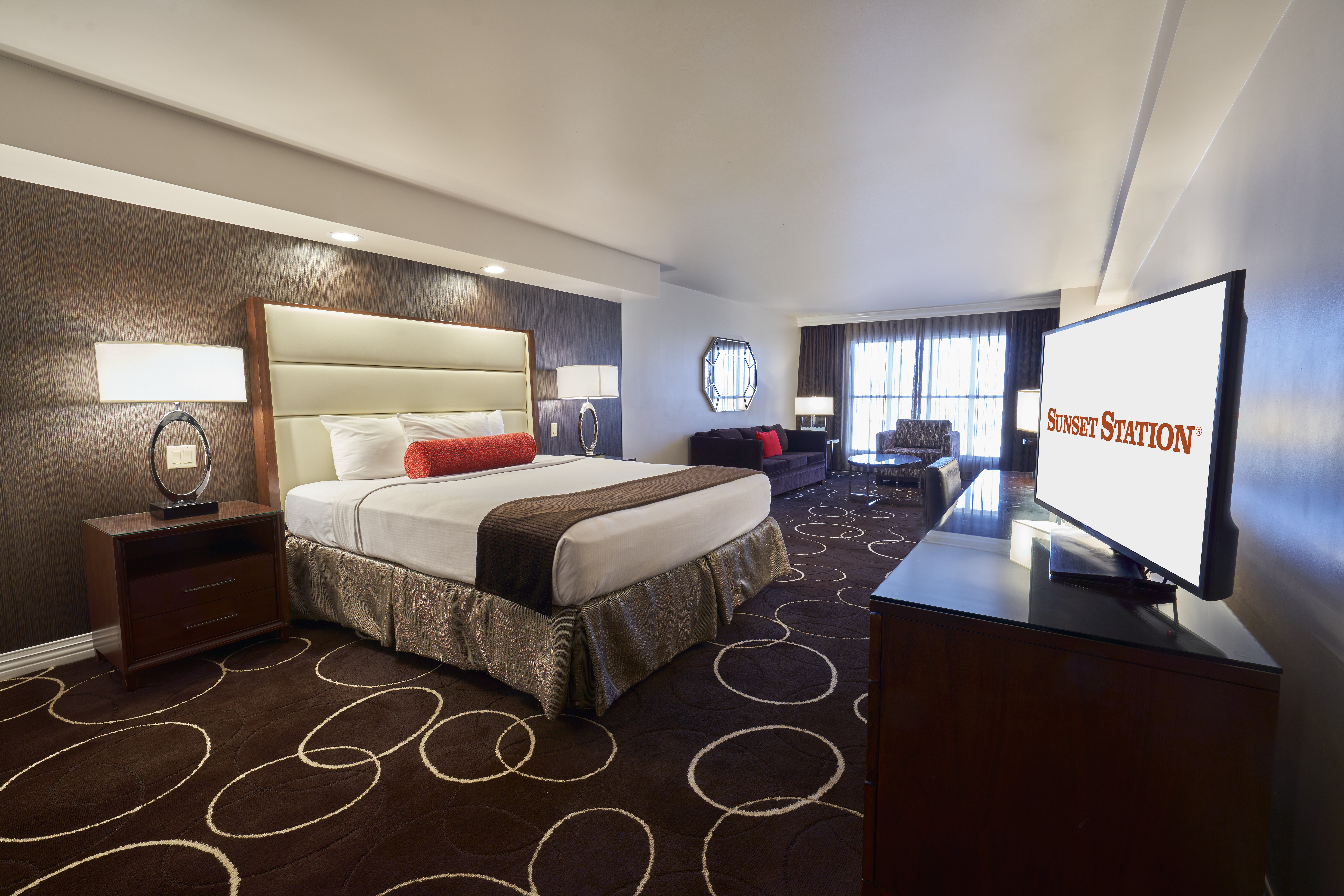 Petite, Suite, King Bed