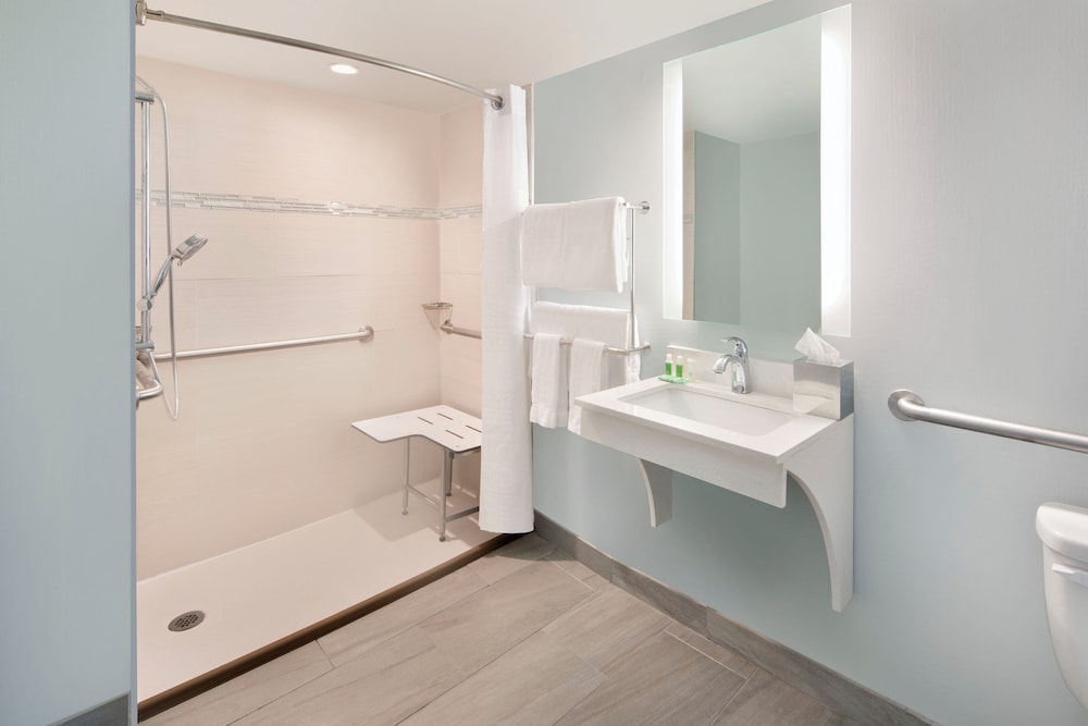 غرفة قياسية بسريرين كينج لذوي الإعاقة، Holiday Inn Charlottesville-Univ Area 3/4