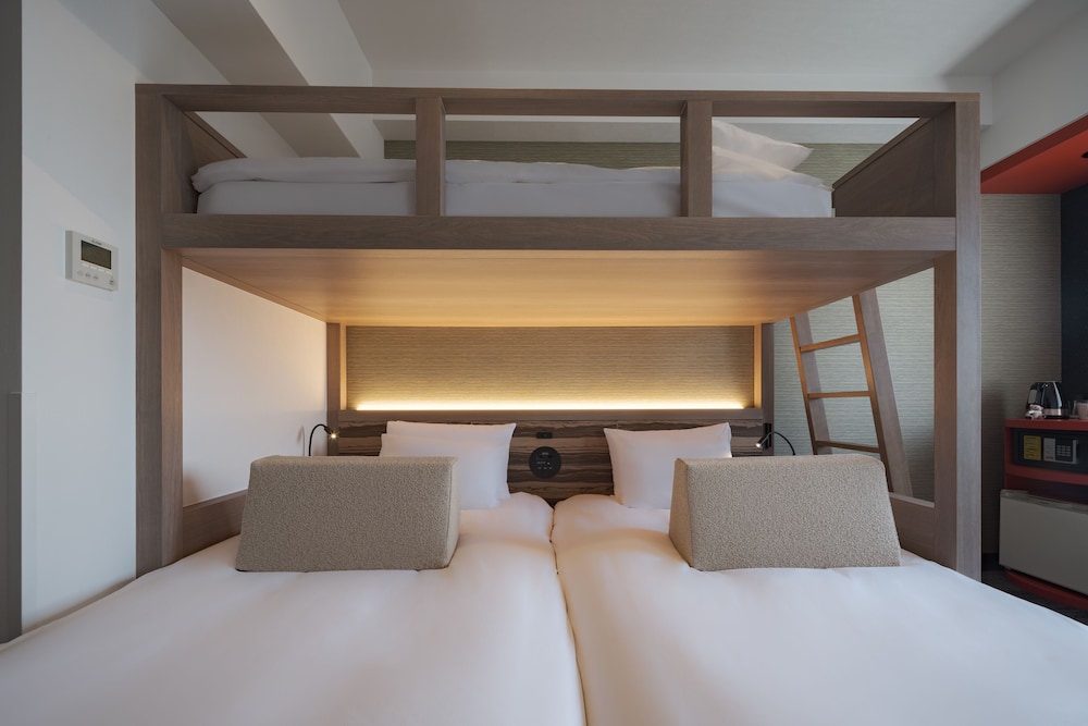 ROOM, TWIN BEDS, BUNK BED